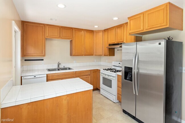 Building Photo - 2 br, 1 bath House - 540 Catalina Boulevard