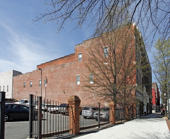 Building Photo - 11 E Broad St