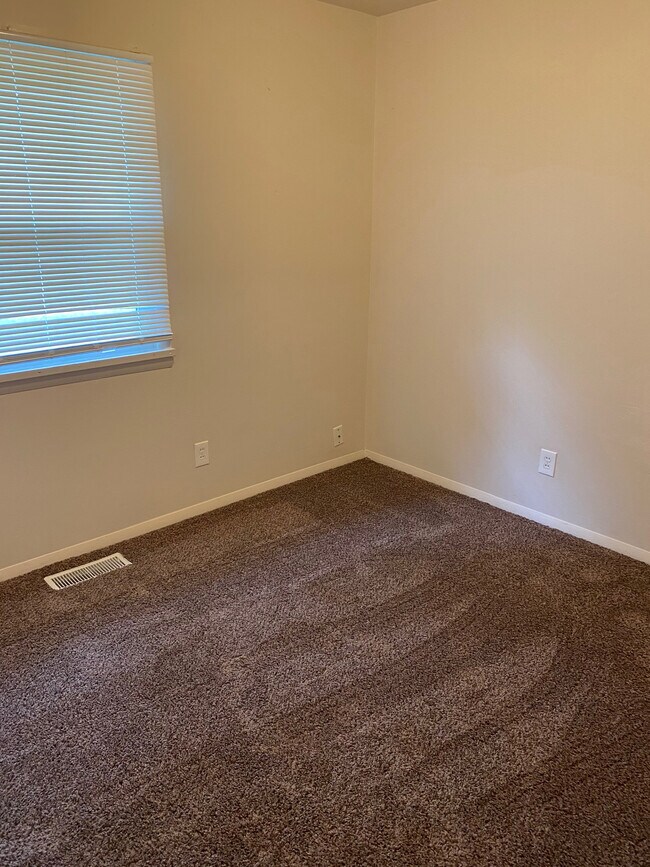 Building Photo - 1510 Thornton Dr