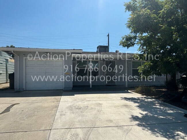 Building Photo - Close to Freeway, Shopping Single Story 2 ...