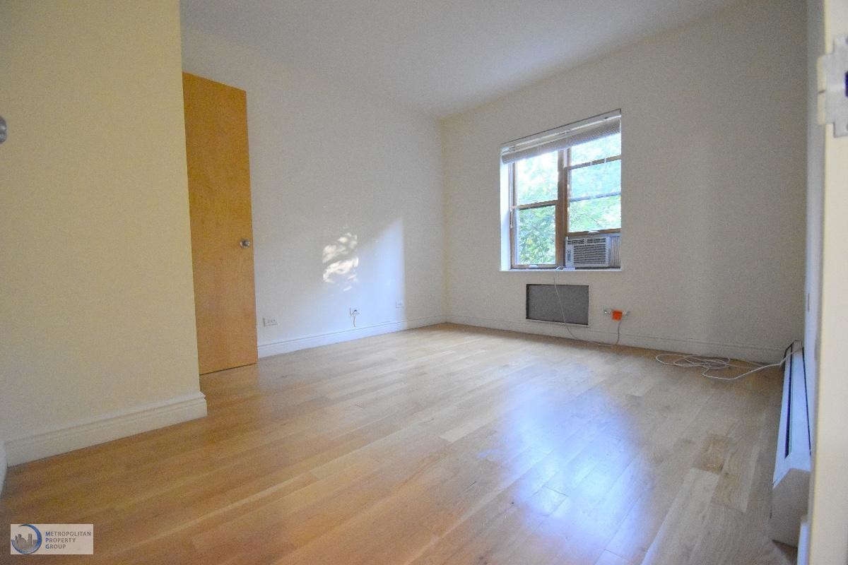 Primary Photo - 243 E 3rd St