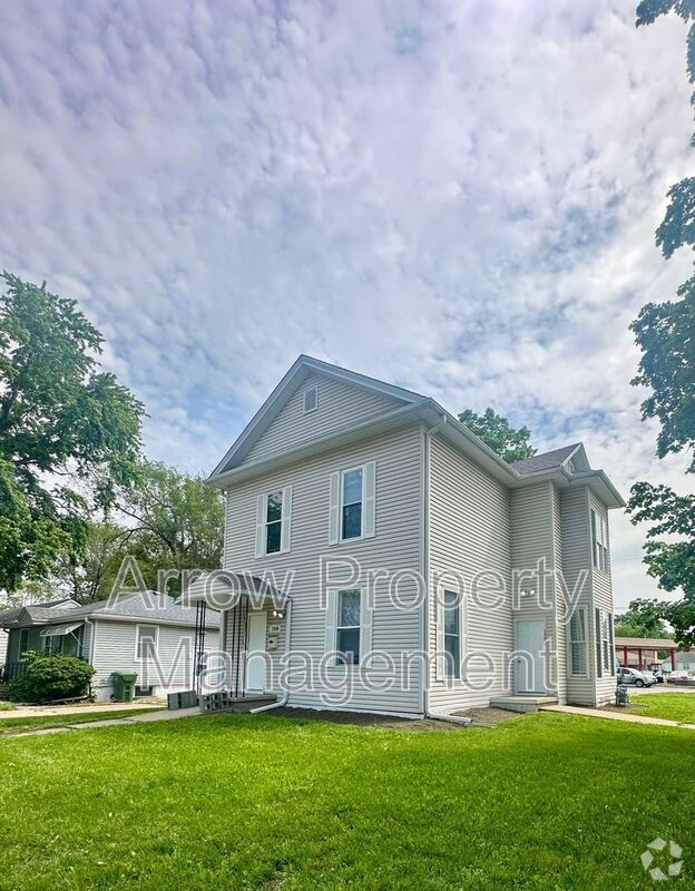Building Photo - 1300 N 26th St