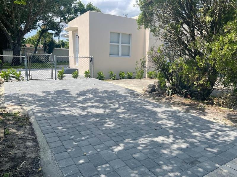 Foto principal - 5800 Taylor St