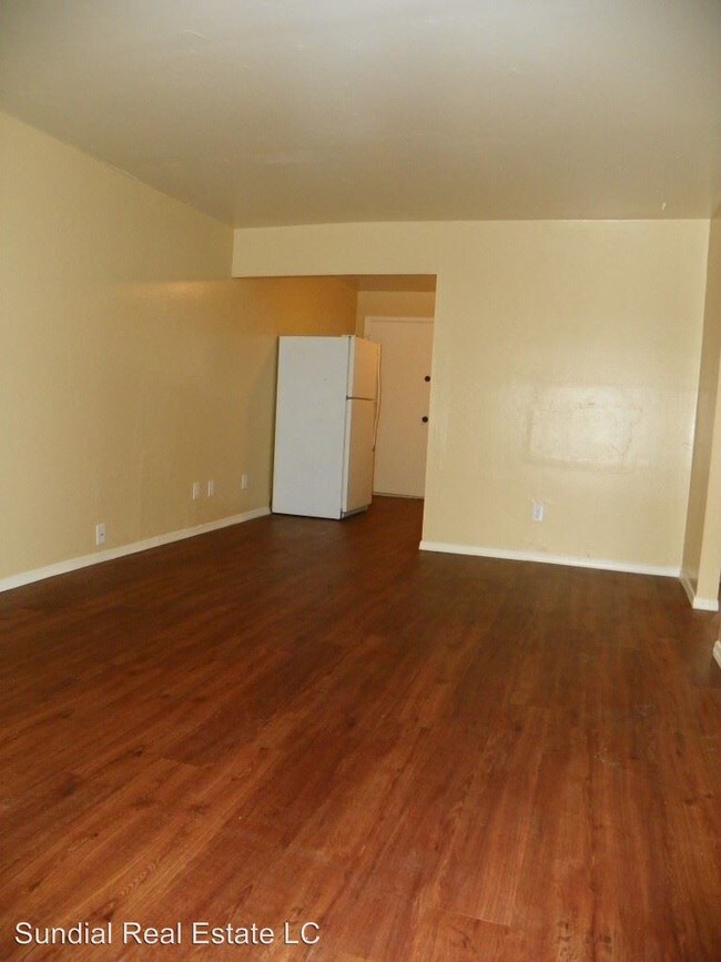 Building Photo - 6739 N 61st Ave