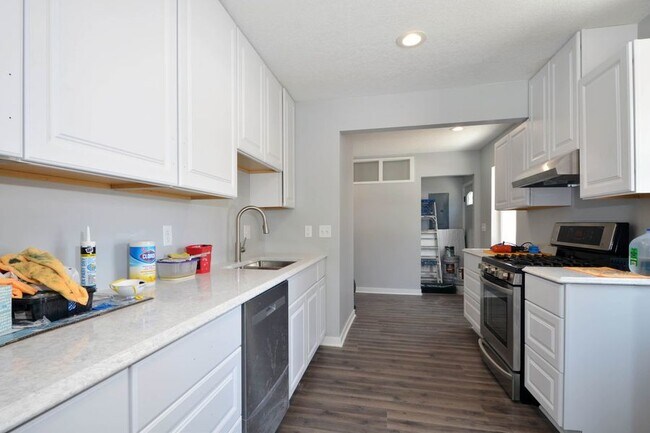 Foto del edificio - 681 Glencoe St NE