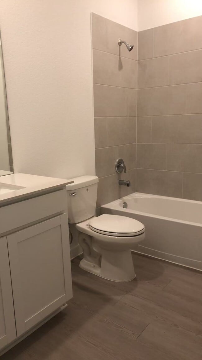 Building Photo - 421 Robin Ct