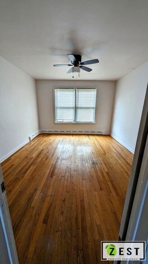Foto principal - 13600 La Salle Blvd