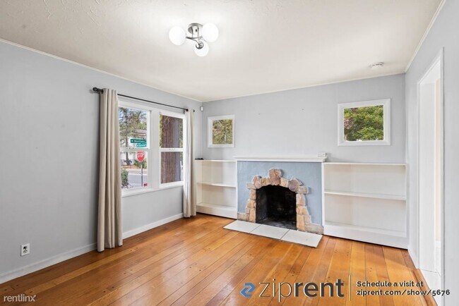 Building Photo - 2 br, 1 bath Townhome - 3400 Seminary Aven...