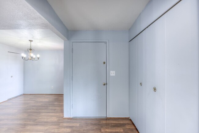 Foto del edificio - Nice Eastside 3 Bedroom 2 bath Brick Home