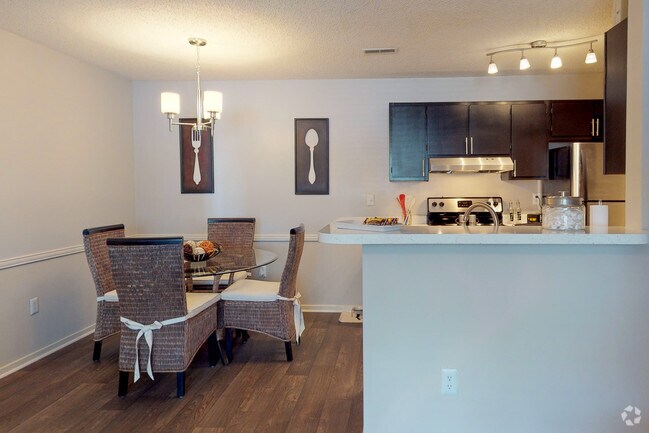 2BR, 2BA - 900 SF - Plantation Flats Apartment Homes