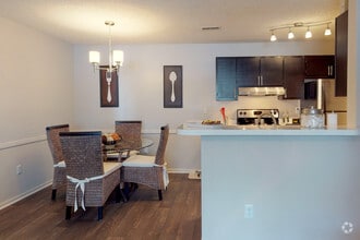 2BR, 2BA - 900 SF - Plantation Flats Apartment Homes