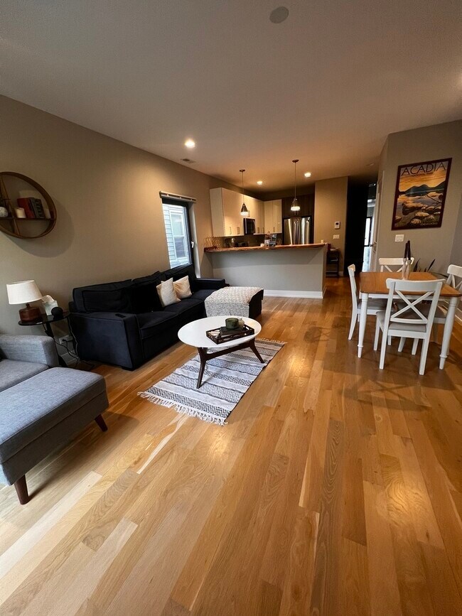 Foto del edificio - 5629 W Higgins Ave