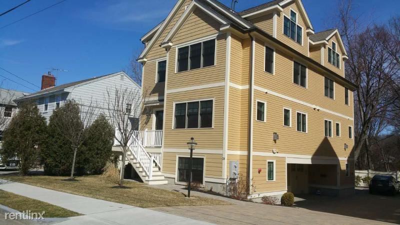Primary Photo - 28 Meadowbrook Rd