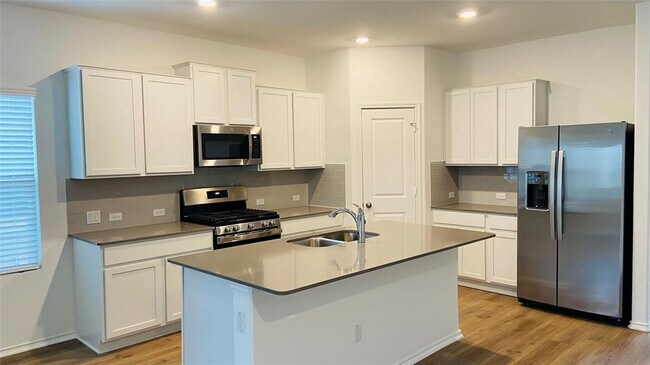 Building Photo - 1205 Sweetspire St