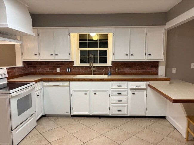 Foto del edificio - 14525 Chapperal Pipeline Rd