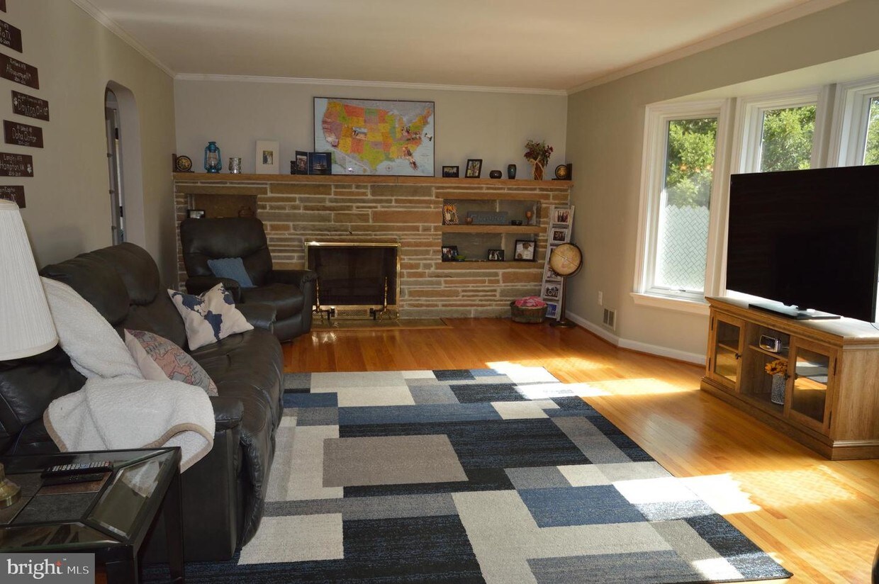 Primary Photo - 1120 Collingwood Rd