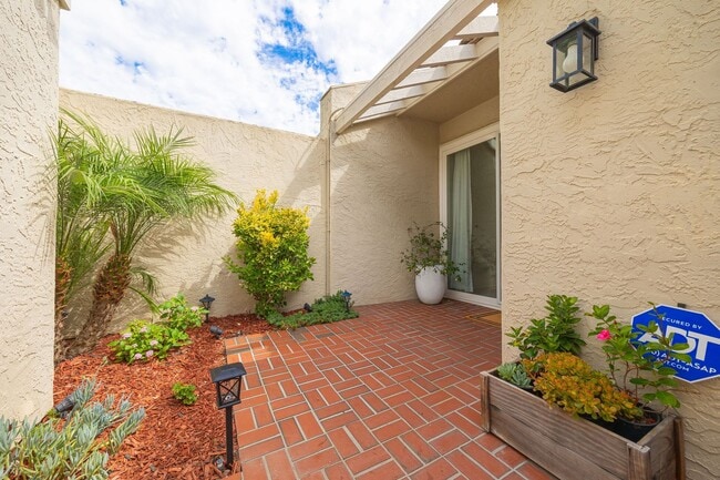 Building Photo - Beautiful large (914 sq feet) 1 bedroom no...