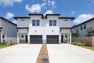 Building Photo - 1951 Longmire Villas Ct
