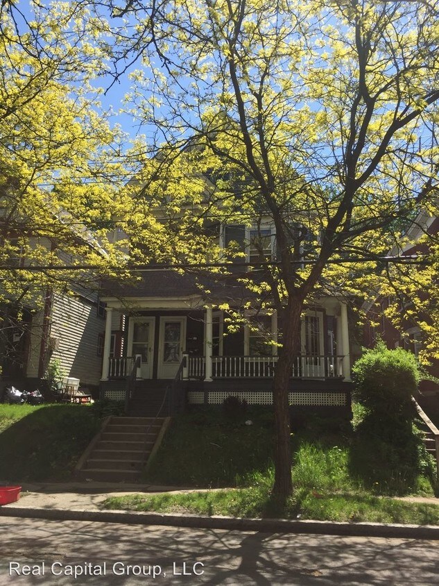 Primary Photo - 1050 University Pl
