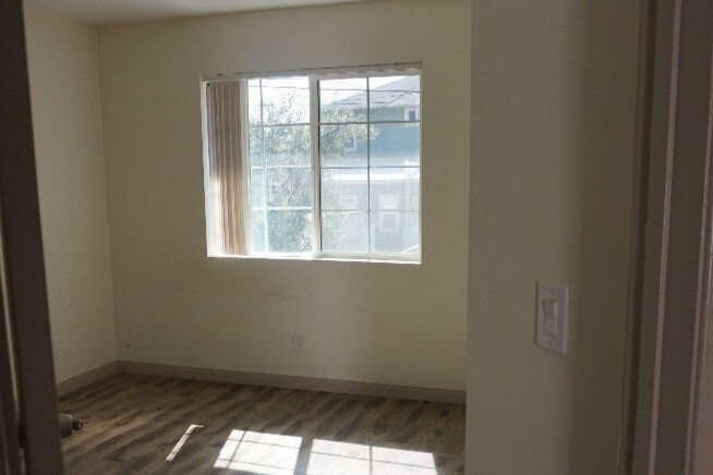 Primary Photo - 723 N Kingsley Dr