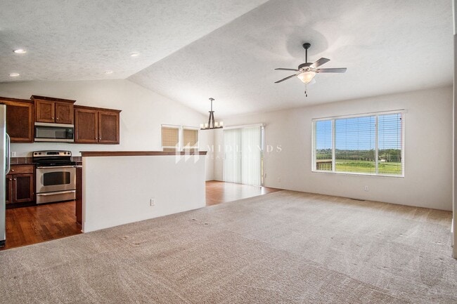 Building Photo - Ranch Townhome in Shadow View