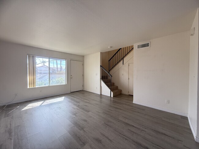 Building Photo - 6211 Meadow Haven Ln