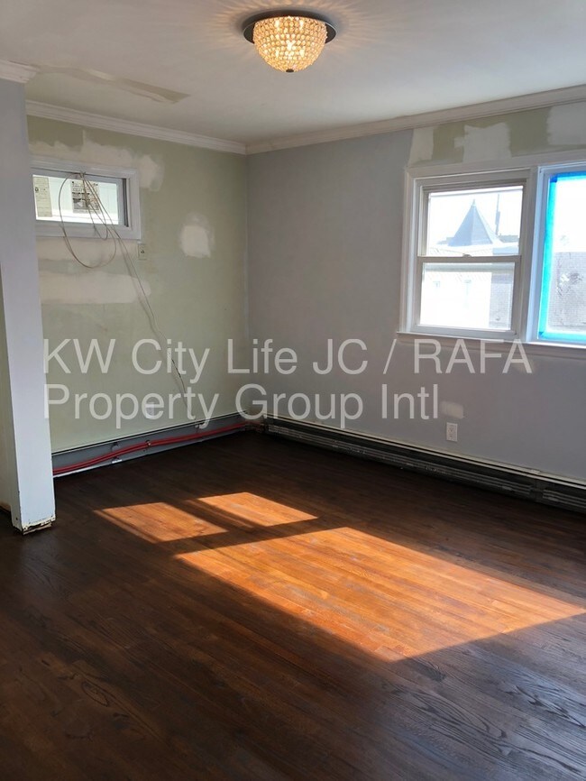 Building Photo - 6810B Palisade Ave