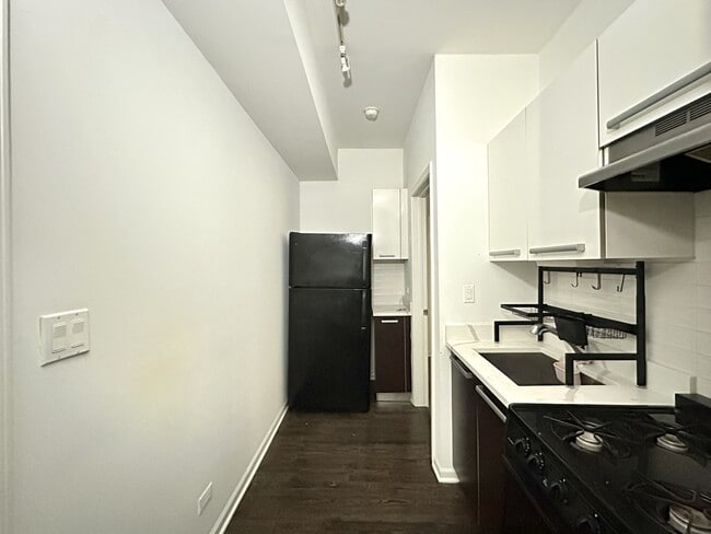 Building Photo - 5054 N Winthrop Ave