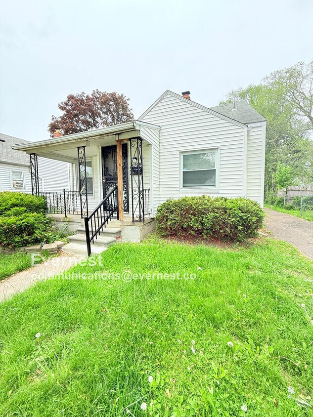 Foto principal - 18775 McCormick St