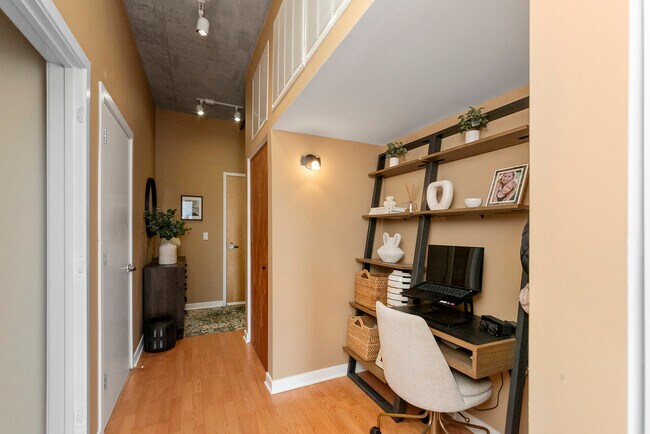 Foto del edificio - 1000 N Kingsbury St