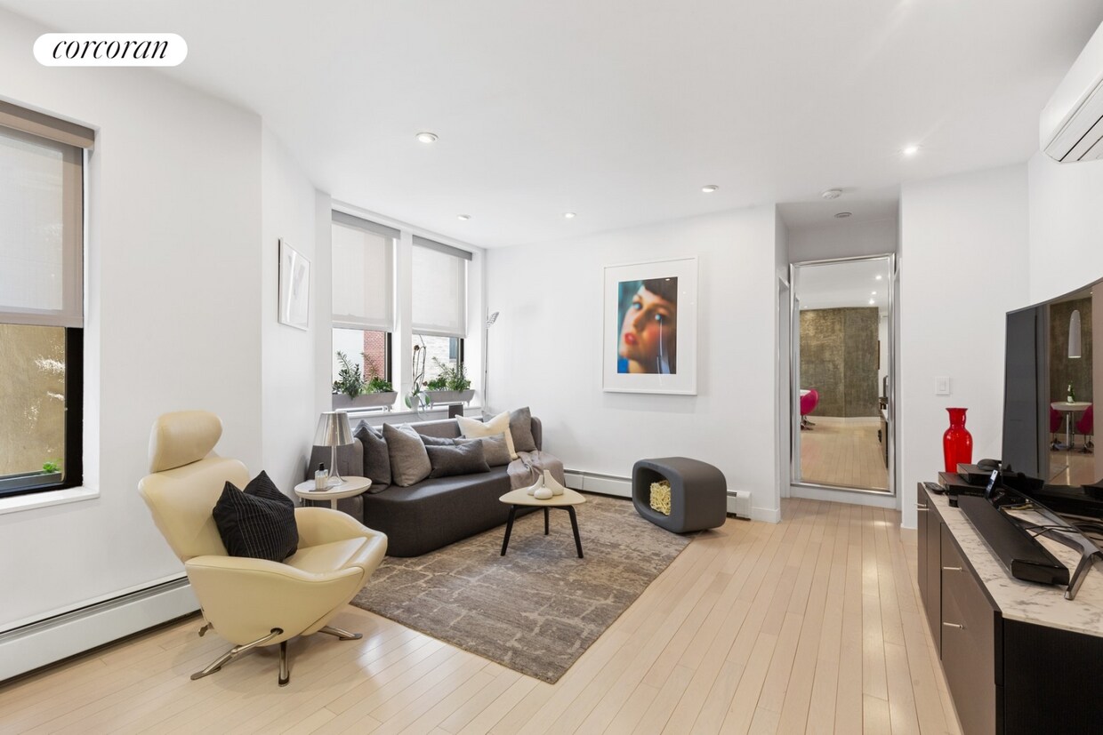 Foto principal - 344 W 49th St