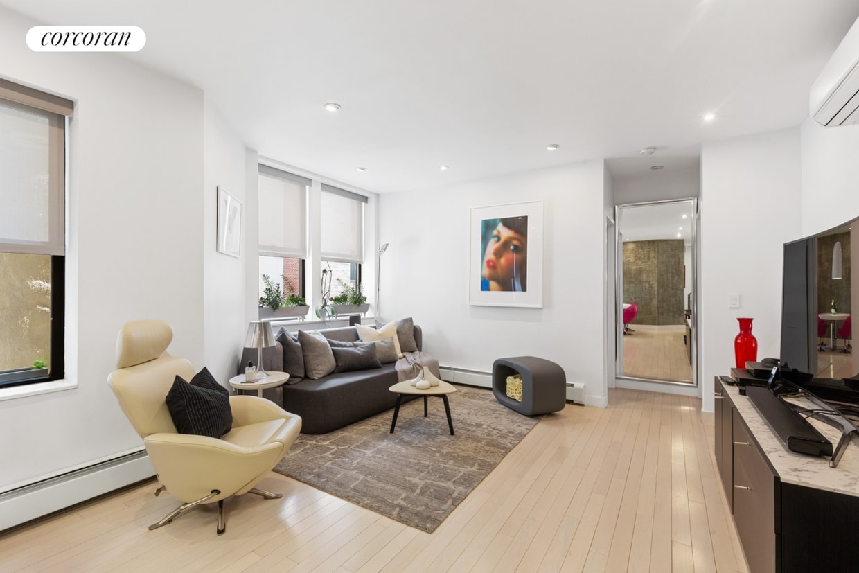Primary Photo - 344 W 49th St