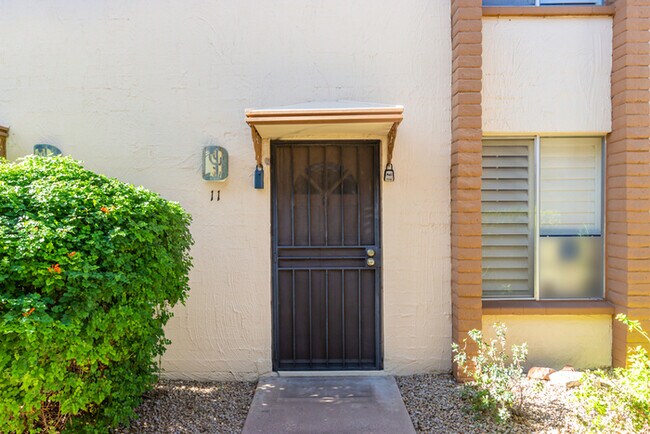 Building Photo - Furnished Condo in Scottsdale