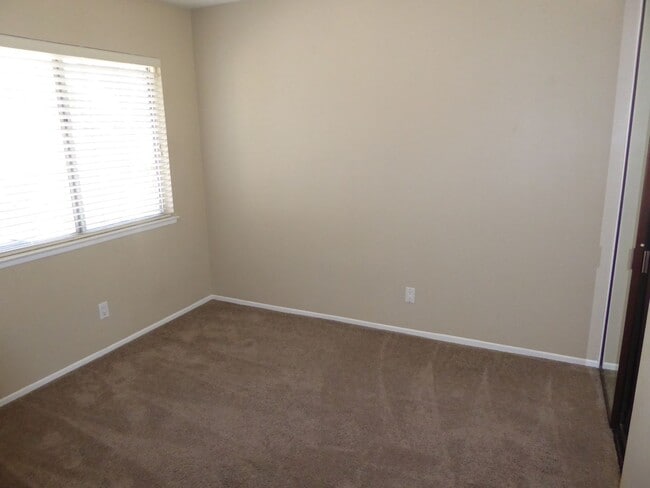 Building Photo - COMING SOON! Charming Single-Story 3-Bedroom Home with Pool Access and Gardener Service in Valencia!