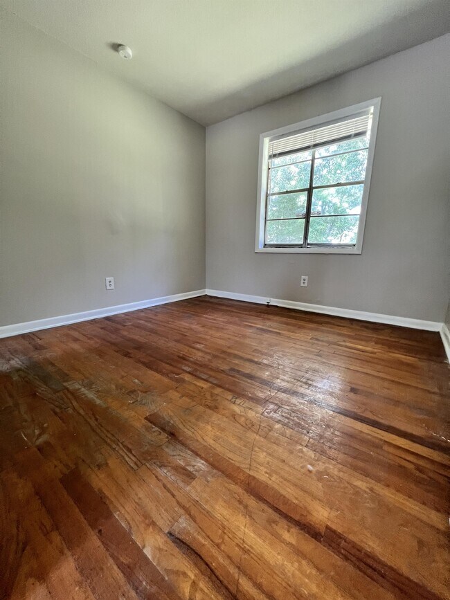 Building Photo - 4941C Fieldcrest Dr