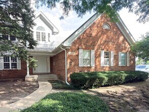 Building Photo - 5S525 Scots Dr