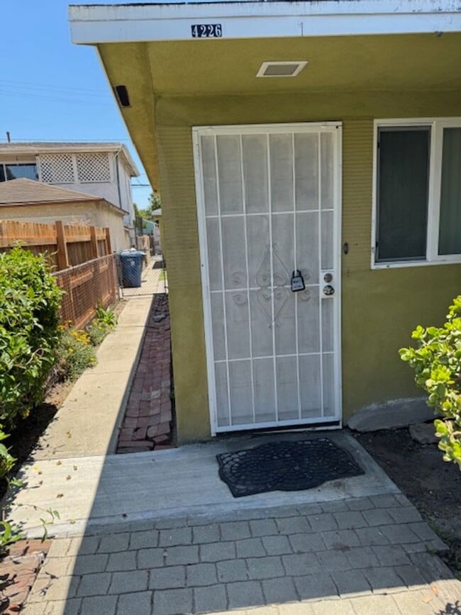 Building Photo - LAWNDALE 3 BDRM DUPLEX FOR LEASE