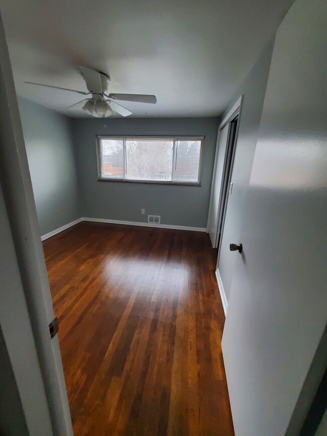 Front bedroom - 227 Broad Meadows Blvd