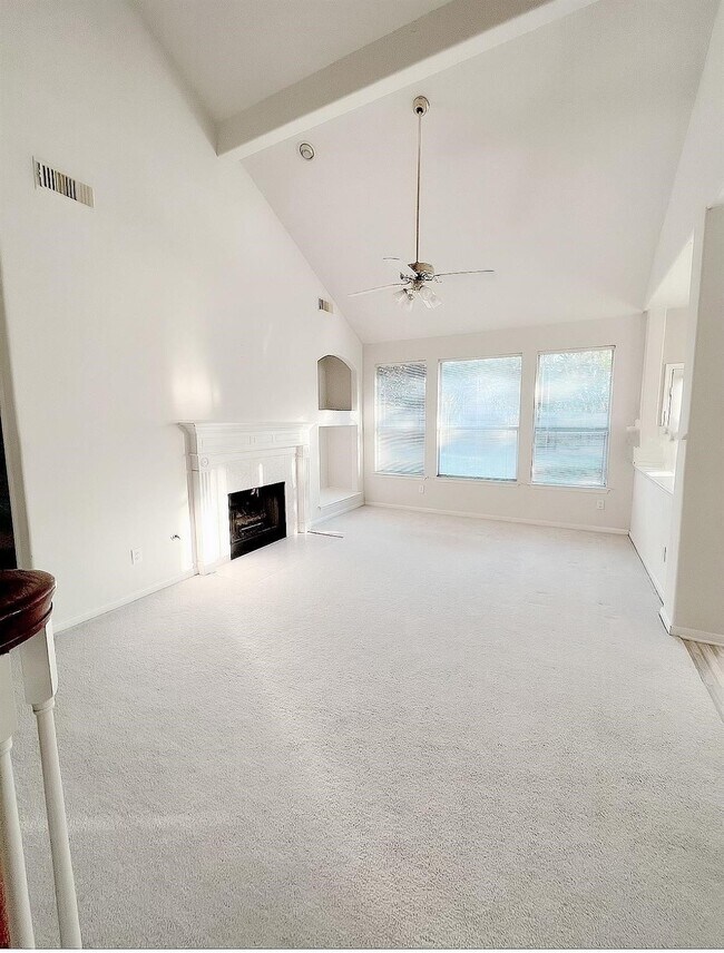 Foto del edificio - 815 Featherbrook Ct