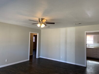 Building Photo - "Charming 3-Bedroom Oasis with 2 Full Baths in the Heart of Lubbock!"