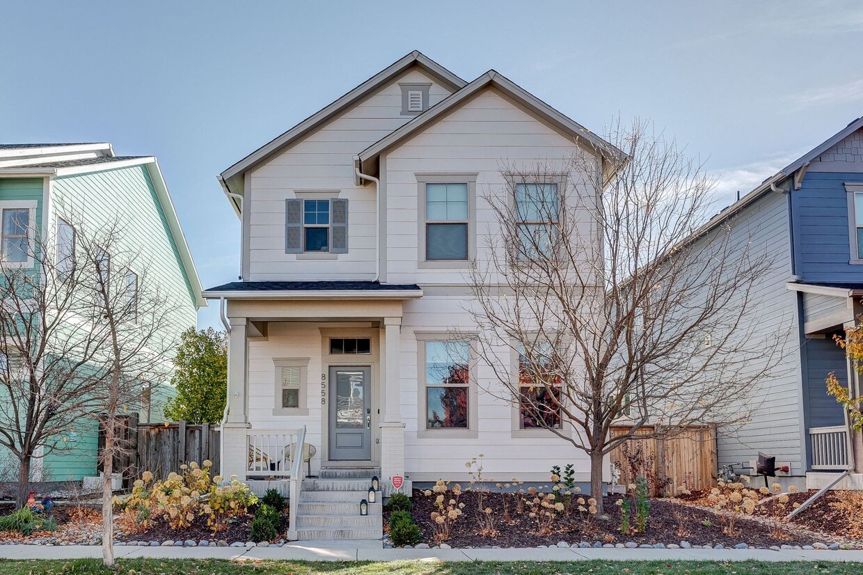 Single family home in Central Park. - Single family home in Central Park.