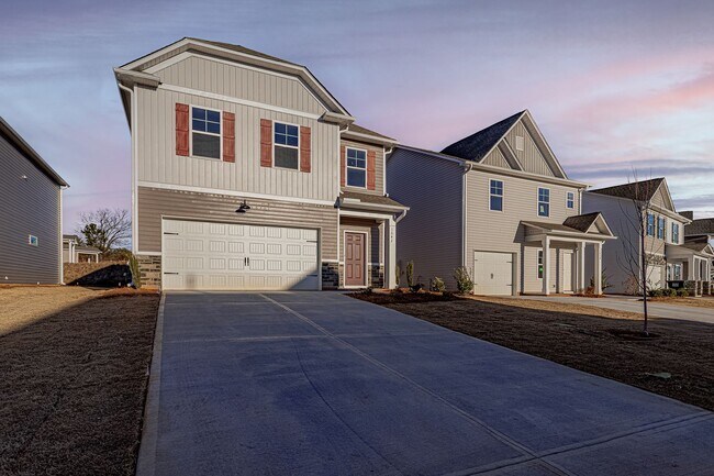 Building Photo - Beautiful Home Convenient to BMW and Airport
