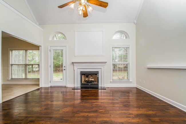 Building Photo - 1801 Devon Dr