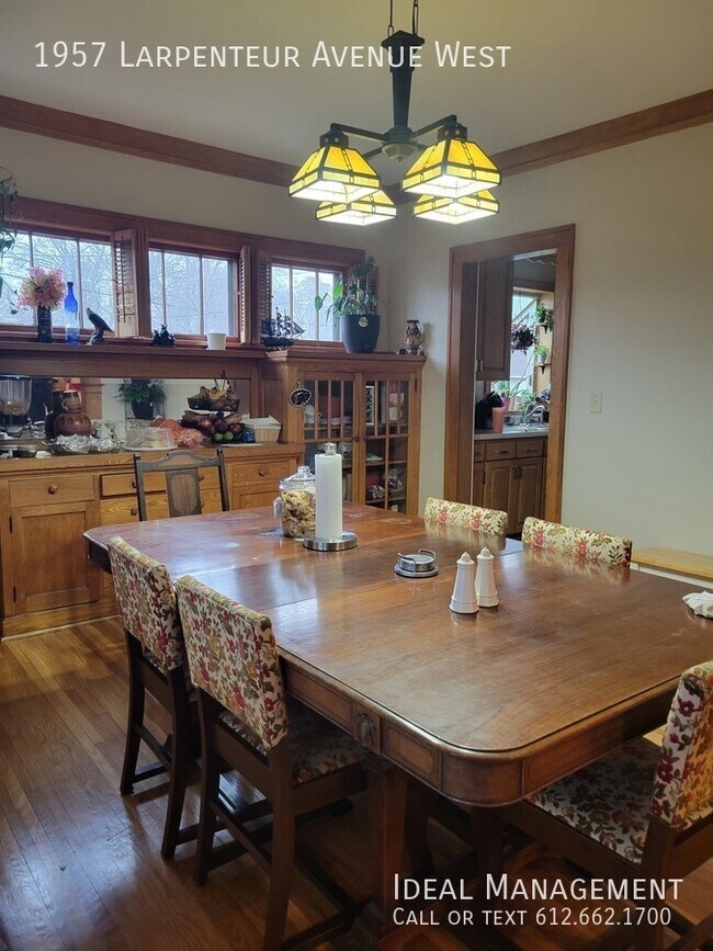 Building Photo - Large 4 BR Classic Craftsman Style Home, T...