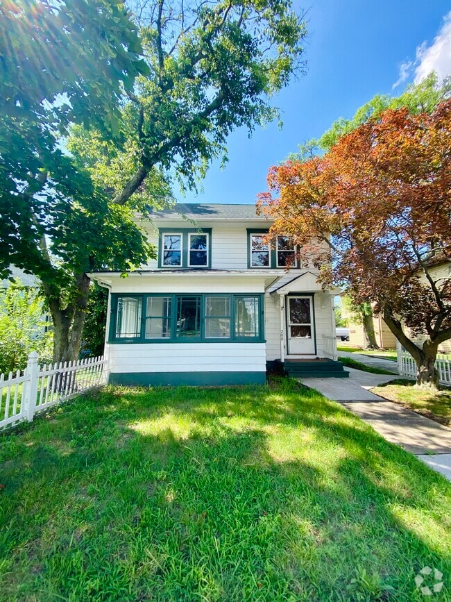 208 Gateway Blvd