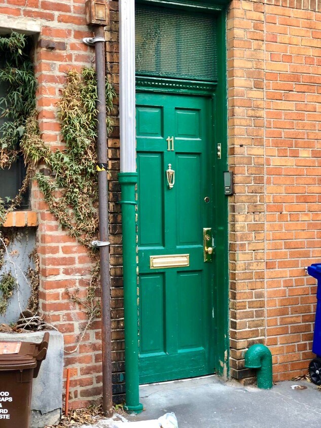 Foto del edificio - 11 Hunts Ln