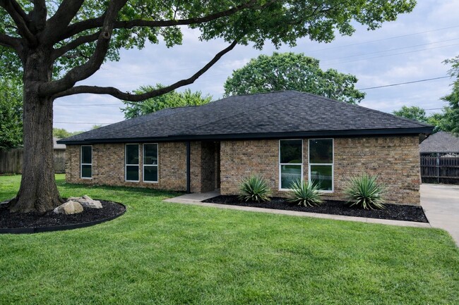 Photo - 2906 Robindale Ln House