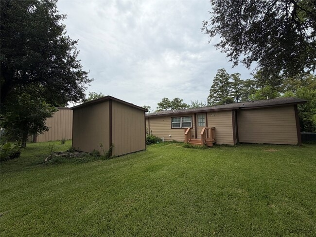 Building Photo - 8907 Meadow Vista Blvd