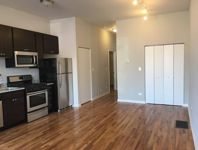 Foto del edificio - 3123 W Lawrence Ave