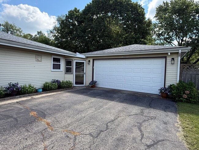 Building Photo - 3405 Elkton Dr
